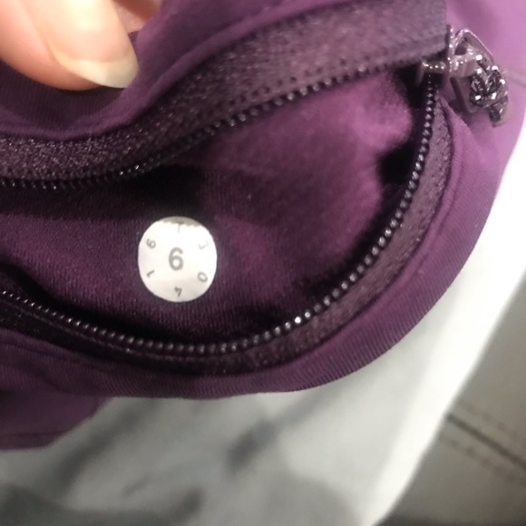 Lululemon speed short 2.5” size 6 - Picture 5 of 5